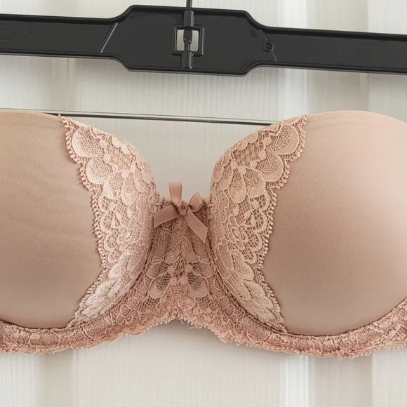 Victoria's Secret Lace Strapless Bra in Blush Pink, 34C - Picture 2 of 10
